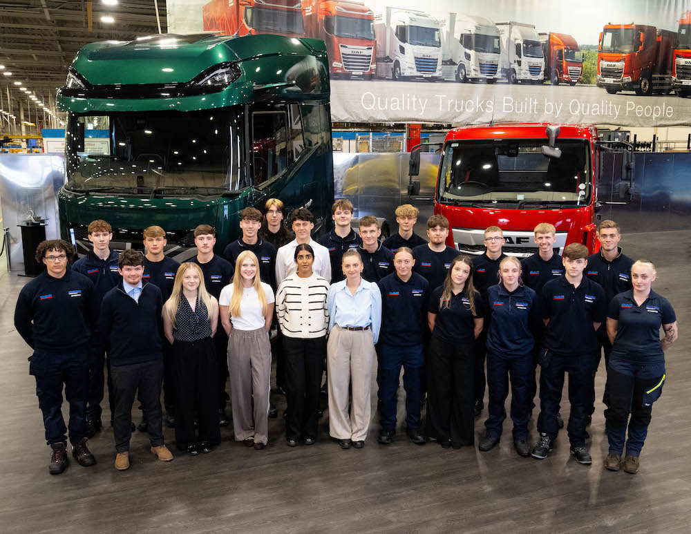 Comm_Motor's tweet photo. Leyland Trucks has welcomed 24 new apprentices across ten disciplines as the manufacturer marks its 130th anniversary. READ MORE … https://t.co/UvF8zBQ3EV

 #CommercialMotor https://t.co/4T4DOFmcWn
