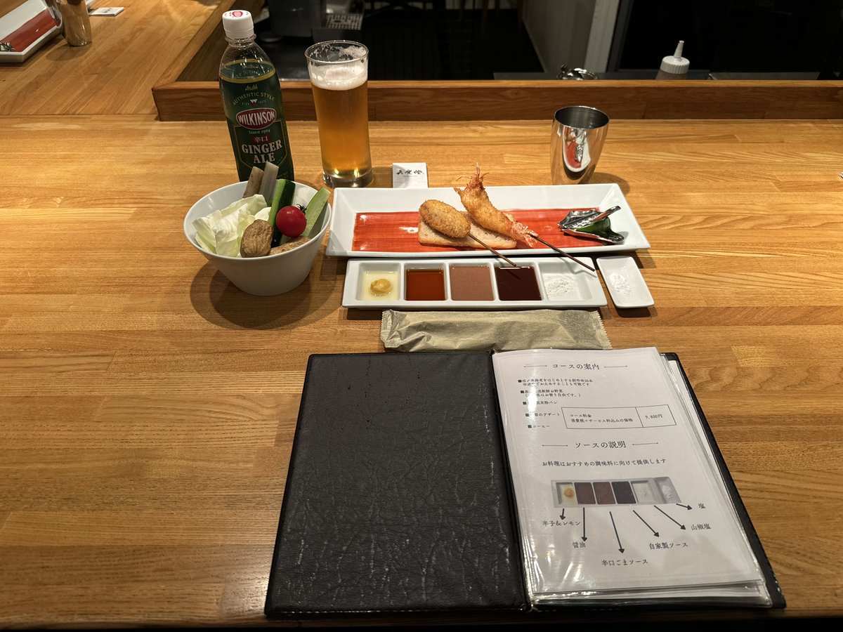 MitchellNoviter's tweet photo. という訳で、職場の上司と当日に大阪入りでした！３時間、車を運転しました！

学会当日の夜は、二人でなんば駅周辺を散歩しながら、「六覺燈 黒門本店」で楽しく飲みました！串揚げにビール、最高に美味しい組み合わせでした！
色々なお話で盛り上がり、素晴らしい夜だったなぁ・・・（しみじみ） https://t.co/dM4KARxuTo