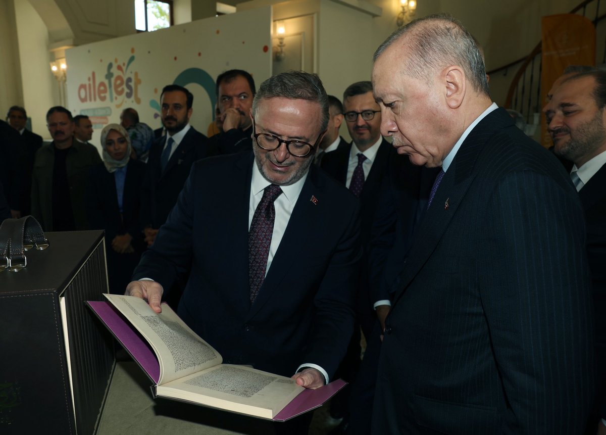 trpresidency's tweet photo. President @RTErdogan visited AileFest, held at the Rami Library in Istanbul as part of the ‘Family and Population Decade’ initiative. https://t.co/tBkABhbQOG