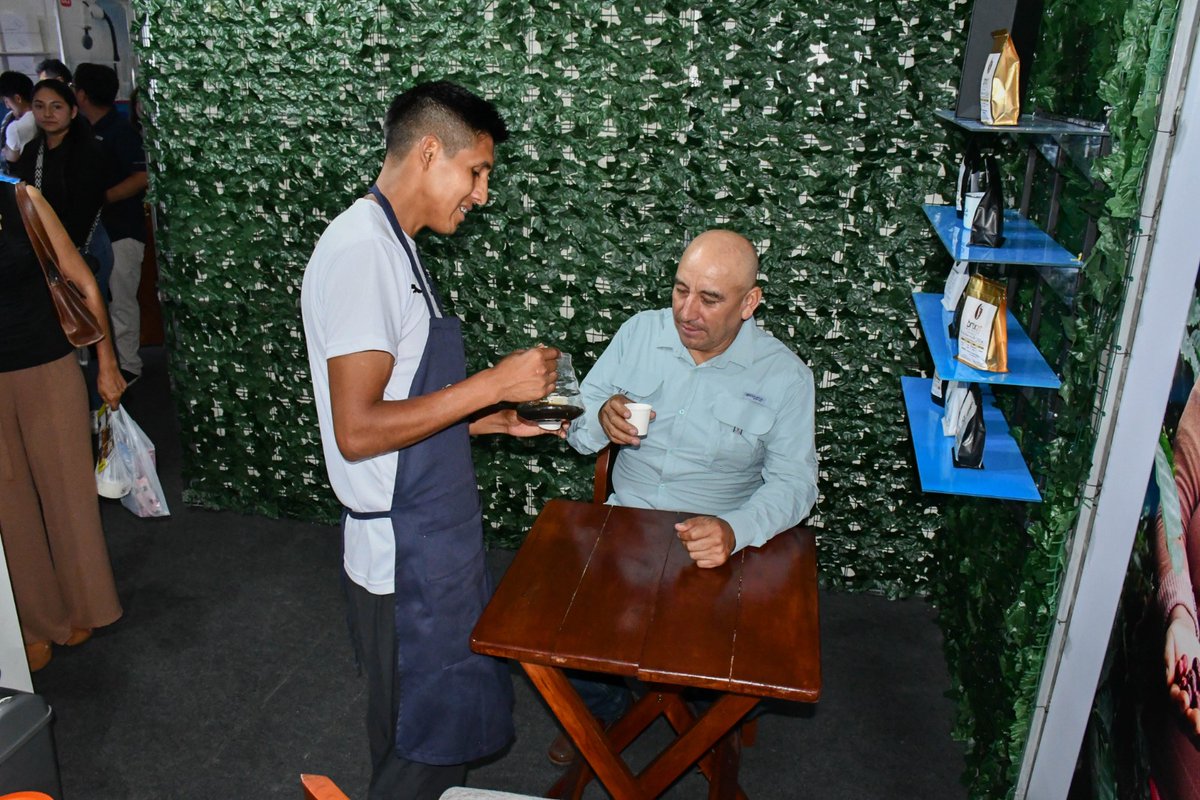 UNODCBolivia's tweet photo. De Los Yungas a la #Expocruz2026

En la #Expocruz2026, productores de Los Yungas compartieron la historia detrás de su café y el impacto del proyecto de desarrollo alternativo impulsado por la UNODC, con financiamiento de KOICA. https://t.co/KHrBIQddDL