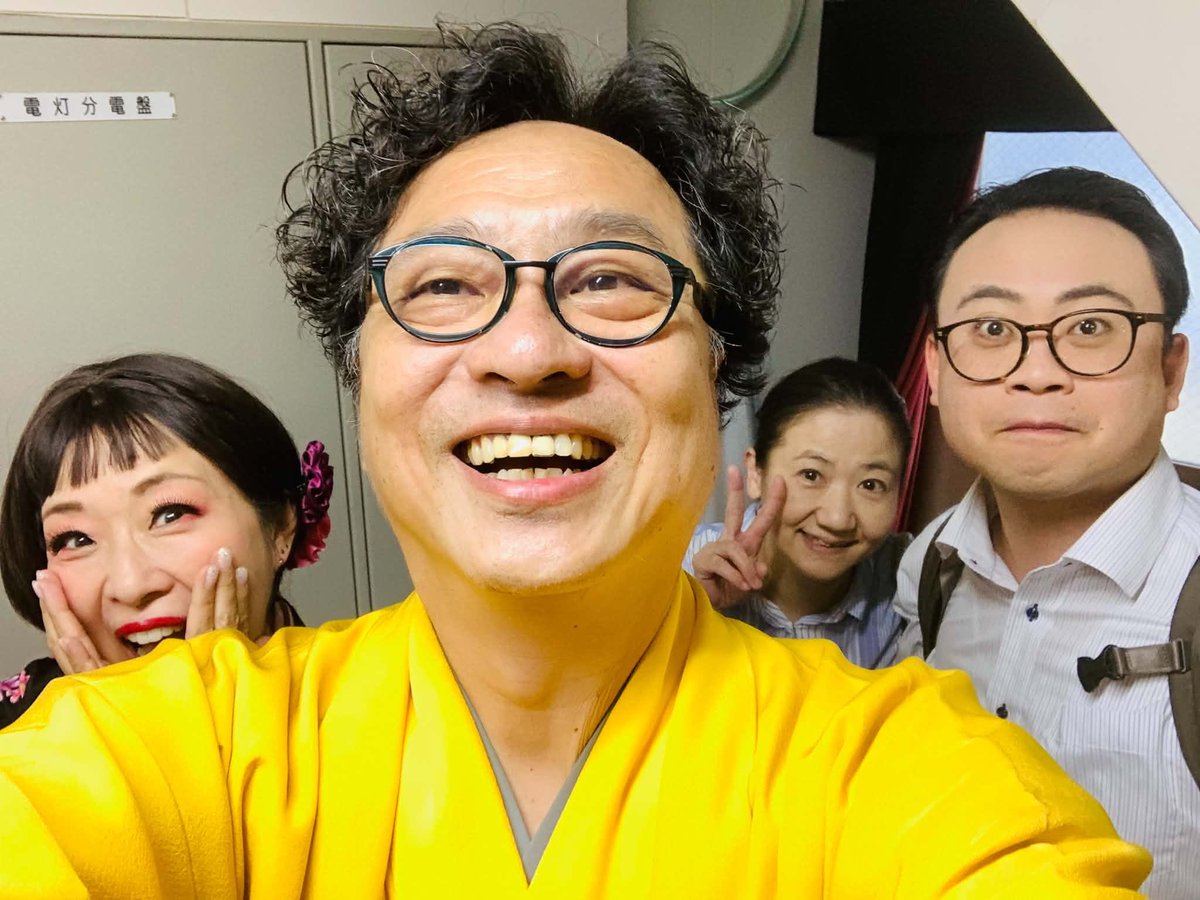 s_tencho25's tweet photo. 11／4は桂花團治師のお声かけで敬老会のお仕事でしたがまぁなんと❤️皆さんお若い事で永遠の25歳私の大目標になり❣️沢村さくらさんと真山隼人さんにも久しぶりに逢えて愉しいお仕事😃夜は古希パーティーへ🎩人生学びの一日に感謝🙏引き続きどうぞ宜しくお願い致します❣️ありがとうございました🙏 https://t.co/1ZGAf3uq6E