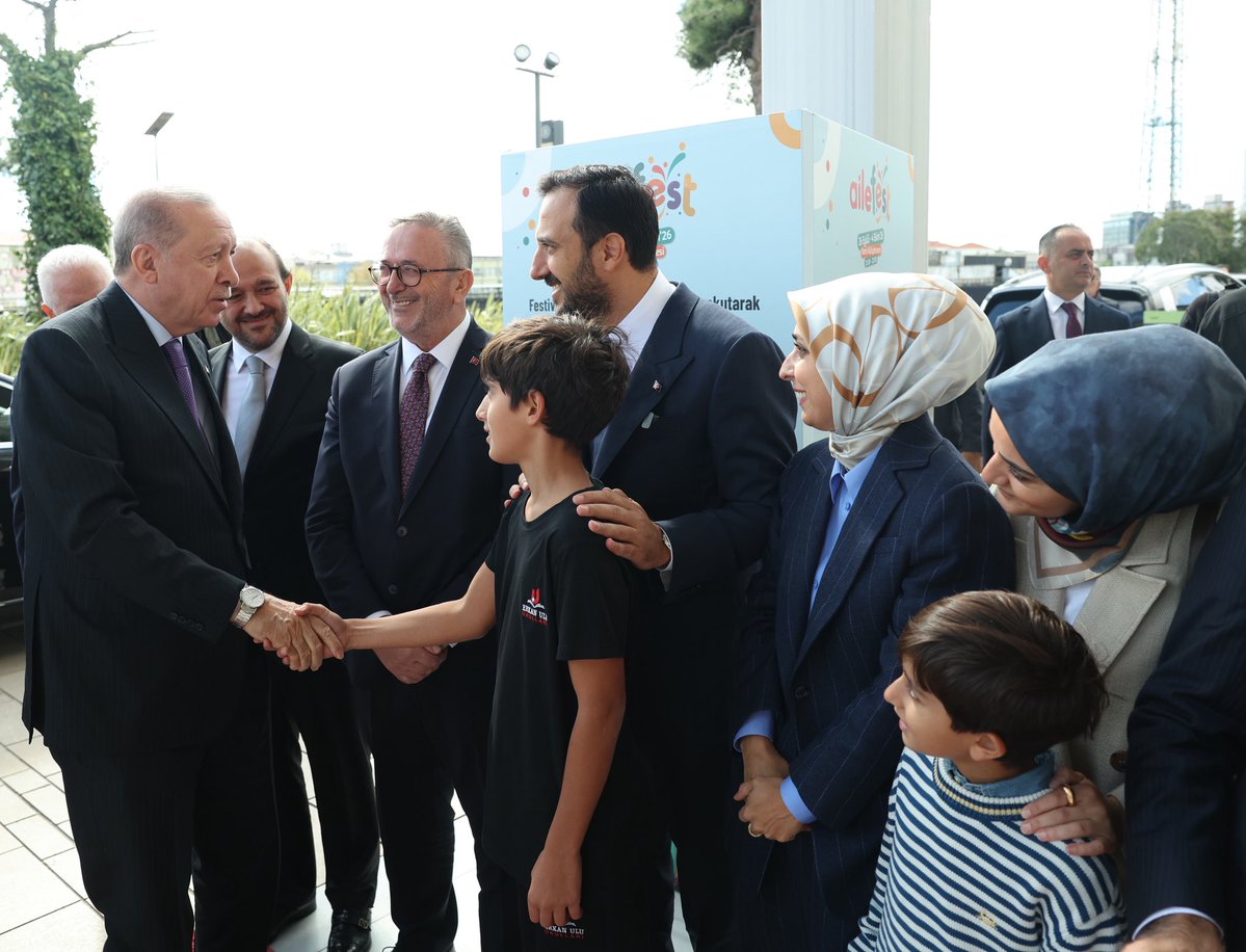 trpresidency's tweet photo. President @RTErdogan visited AileFest, held at the Rami Library in Istanbul as part of the ‘Family and Population Decade’ initiative. https://t.co/tBkABhbQOG