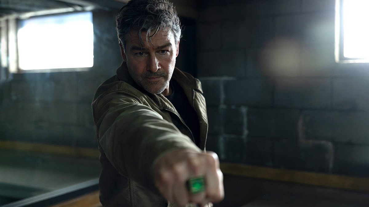 IGN's tweet photo. Fans say Kyle Chandler's Hal Jordan rivals Robert Downey Jr.'s Iron Man as one of the best superhero casting choices of all time. https://t.co/uURasGFFav https://t.co/4BmOzY0BFc