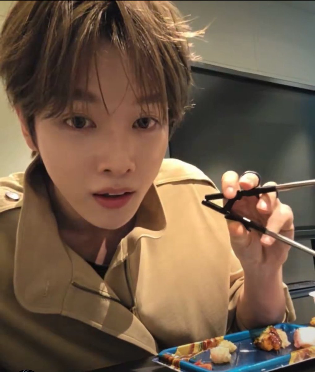 yourforfever's tweet photo. 멸망젓가락질 하던 남친…
상견례 날짜 잡히니까 
갑자기 젓가락 교정 하기 시작함…

#숑사연애 https://t.co/2IxDzW3YDo