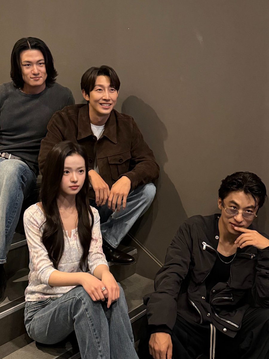 lotte_ent's tweet photo. 비주얼부터 팬서비스까지 육각형💖

이번주 <부활남: 더 레드> 무대인사에 함께해주신 관객 여러분 감사합니다!🔥

아직 끝 아님!! 10/9(금) & 10/11(일) 무대인사에서 또 만나요 👋

<부활남: 더 레드> 절찬상영중🥊
지금 예매하기🔗: https://t.co/4Wvf3N6PmF

#부활남더레드 #부활남 #구교환 #신승호 #강기영 #김시아 #김성령 #백 감독 #절찬상영중