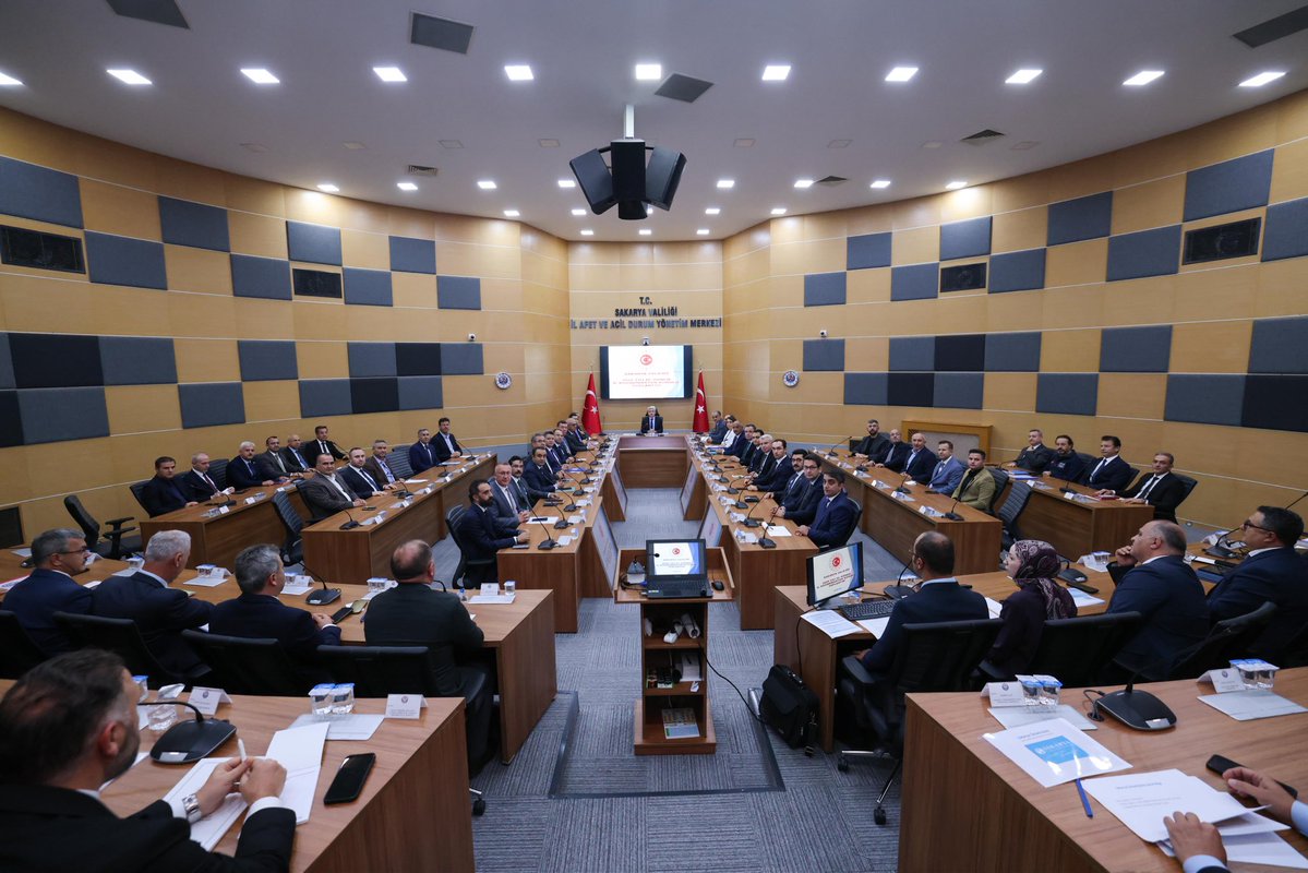 ISIKSUMUTLU's tweet photo. Valimiz Sayın Rahmi Doğan başkanlığında gerçekleştirilen İl Koordinasyon Kurulu Toplantısı’na katıldık.

Şehrimizde devam eden yatırımların, projelerin ve kurumlar arası koordinasyonun değerlendirildiği toplantının hayırlara vesile olmasını diliyorum. https://t.co/IPShFsP9DO