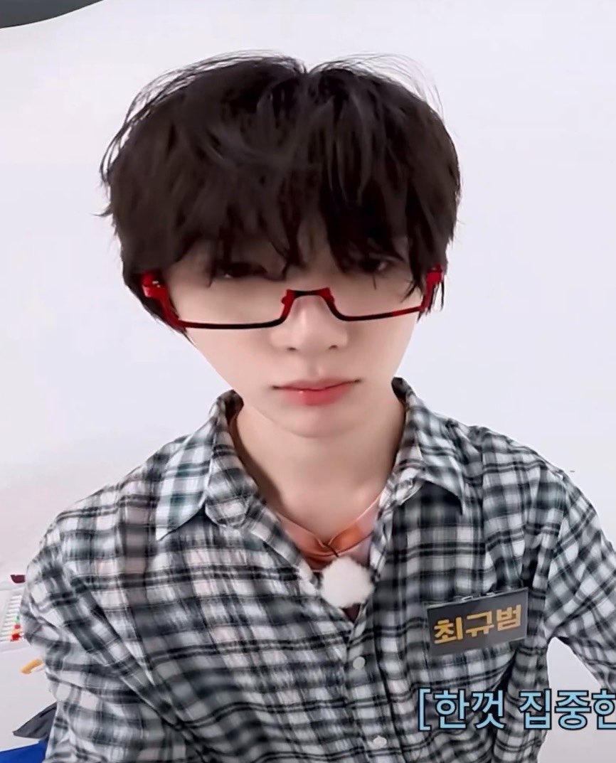 gazwbo's tweet photo. he’s just a pouty nerdy cutie pie https://t.co/QpDAQUO0QD