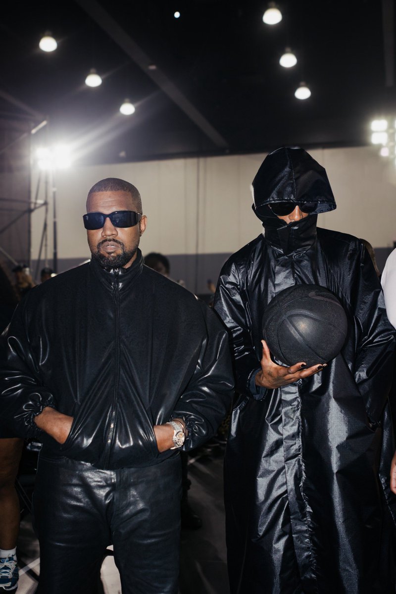 coveredeu's tweet photo. Ye and Carti linked back up at ComplexCon 

(📸 @ArmenKeleshian | devamvshah/IG) https://t.co/u0JGIg42Cz