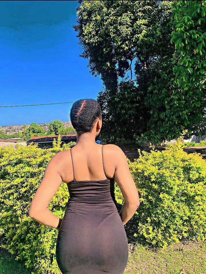 Sandile7ff's tweet photo. Panty lines 🍑🔥 https://t.co/vEPvXAQZyS