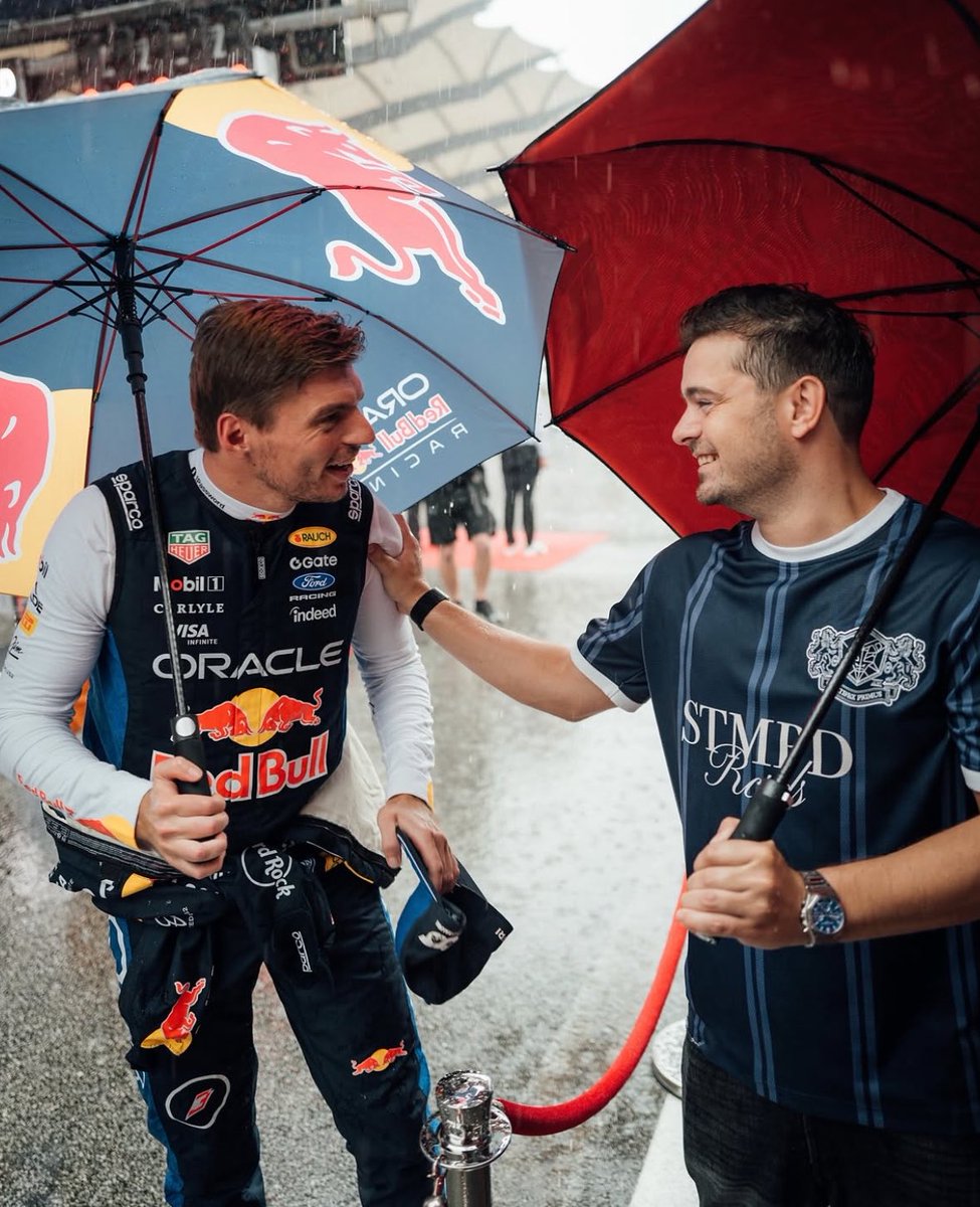 SCUDERIAFEMBOY's tweet photo. max and martin at the bahrain gp 😊

[📸 martingarrix] https://t.co/IF3mGJfQBZ