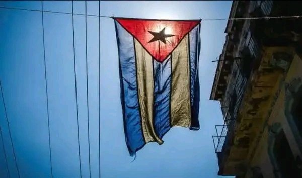 UJCVC1's tweet photo. 🌟 La veís mi bandera es aquella,  la que nunca será mercenaria 🇨🇺
         #CubaMejorSinBloqueo https://t.co/ozzWWDj3qC
