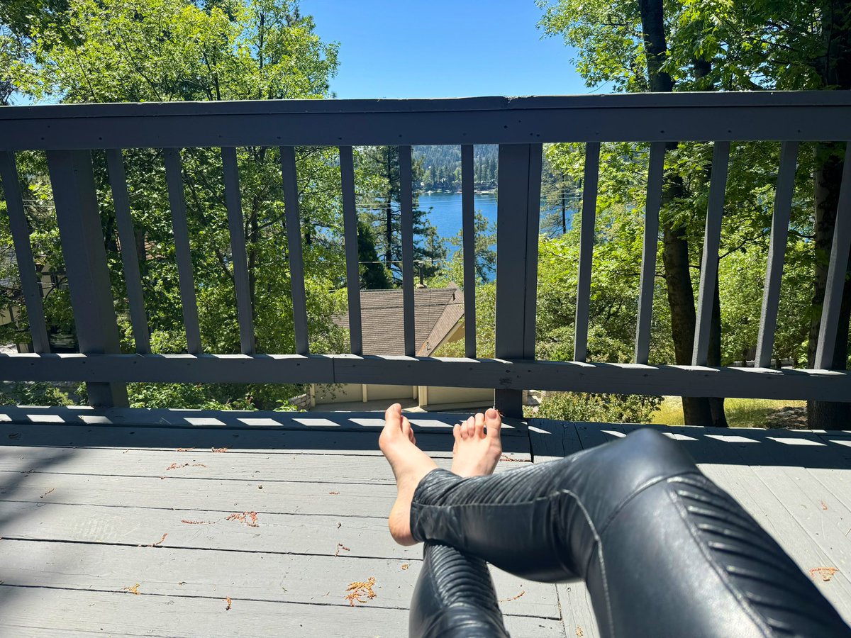 Herrin_Vickoria's tweet photo. Würdest du heute Morgen nicht liebend gerne meine Fußablage sein? ☀️🌲

#Findom #Finsub #HumanATM #Findomme #Paypig #Herrin #Tribut https://t.co/6JUWtCmLnt