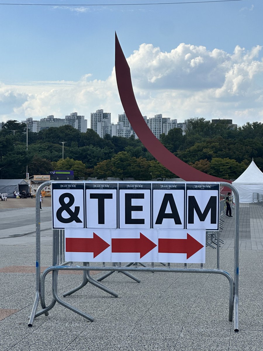 ybyday's tweet photo. 첫콘막콘 체조 양일 다 재밌었다 블더웨 빠빠👋 https://t.co/rxo51ZMOJm