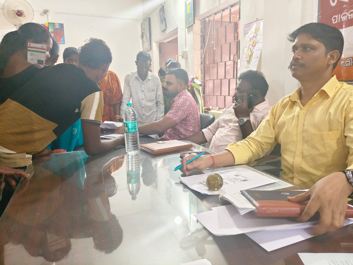 blockpatna's tweet photo. କଣ୍ଟିଆପଡା ଠାରେ ସେବା ସେତୁ ଅଭିଯାନ କାର୍ଯକ୍ରମ https://t.co/iqK00bqr3l