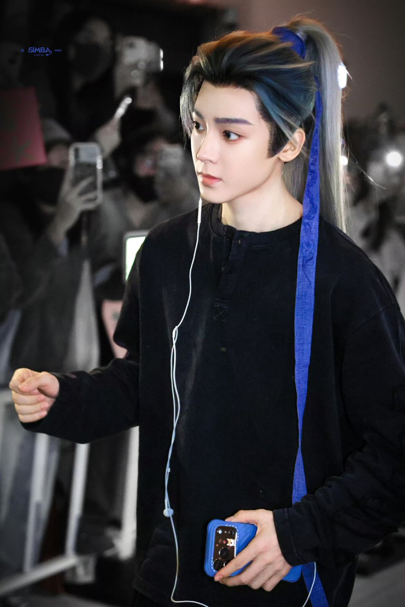 bambbhlight's tweet photo. 261005 | #rongchenzi day 73 
 
white blue long hair rong rong 💙

#houminghao #loveintheshell ©logo https://t.co/KHjJXGWPxn
