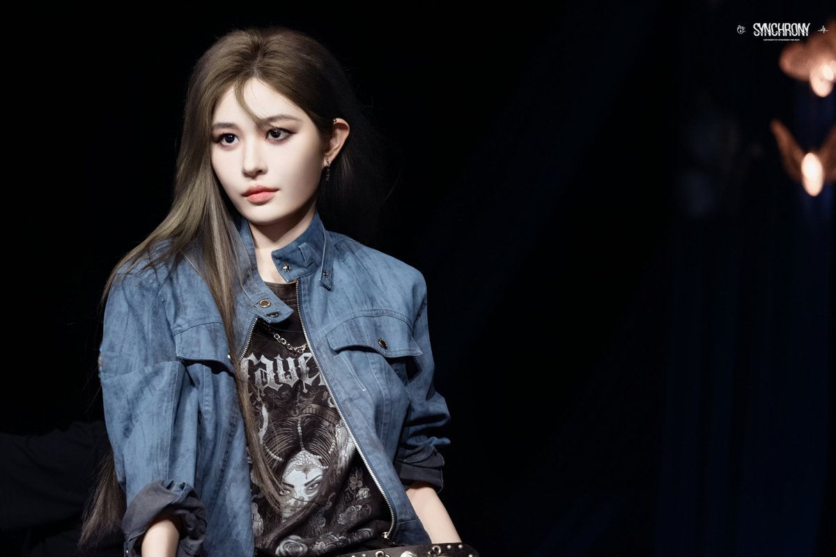 CasualFan21's tweet photo. This new SQHY fansite might actually be onto something because DAMN look at these pictures??? They’re crazy GOODDD https://t.co/DOXoSqqHWU