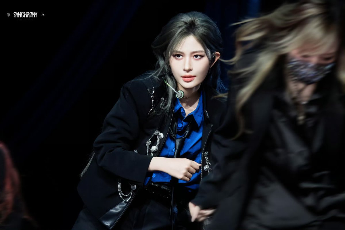 CasualFan21's tweet photo. This new SQHY fansite might actually be onto something because DAMN look at these pictures??? They’re crazy GOODDD https://t.co/DOXoSqqHWU