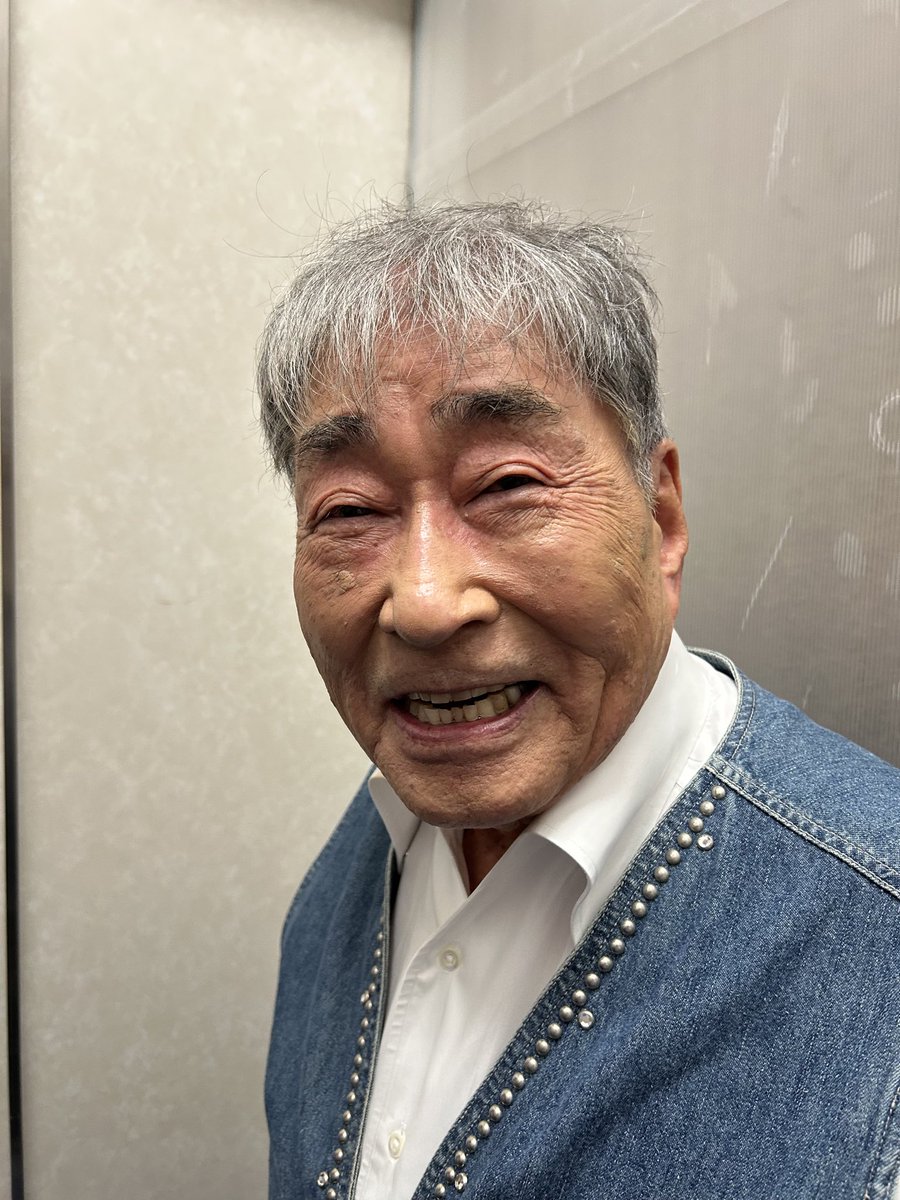 ichinosuke111's tweet photo. マムちゃん寄席、お開き。

左　元気だなー、90歳@エレベーター

右　私、マムちゃん、外山さん@駐車場 https://t.co/3kOY3BYQax