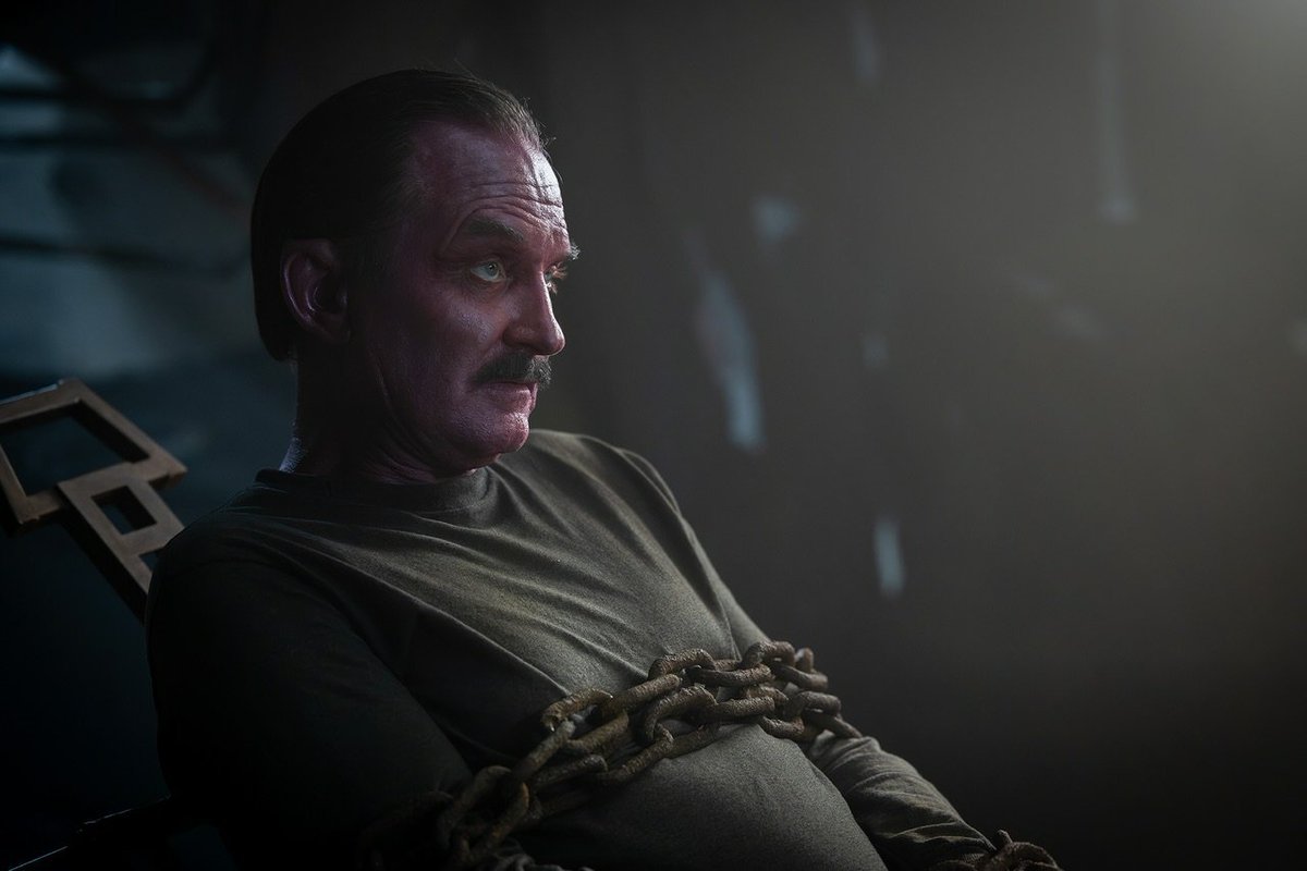 Just1MoreEpiso_'s tweet photo. What is Gunn's plan for Sinestro? 

I can't help but feel he's been butchered in this show. I expected him to have a much bigger role especially in the finale but what we got is a sunburned dude tied to a chair.

I genuinely hope he's used better in Season 2 if any.
#Lanterns https://t.co/TZ76MCm2KM