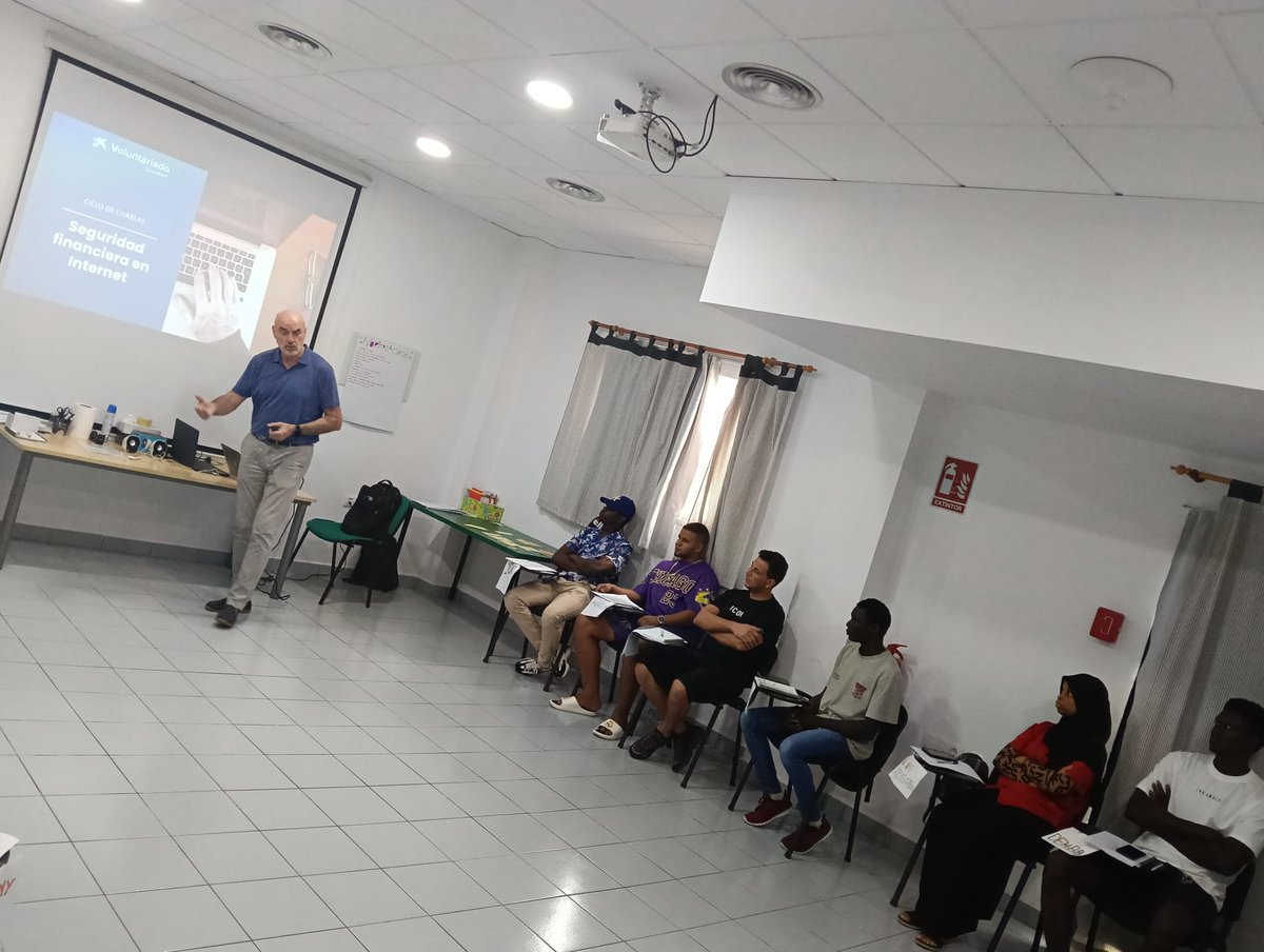 aNOESSO's tweet photo. 🔐 El alumnado de Personal de Almacén del Punto de Formación Incorpora de NOESSO ha participado en un taller sobre seguridad financiera en internet impartido por voluntariado de @FundlaCaixa 

Aprendemos a prevenir fraudes y proteger nuestros datos.

@AndIncorpora https://t.co/cQk8DW0WpH