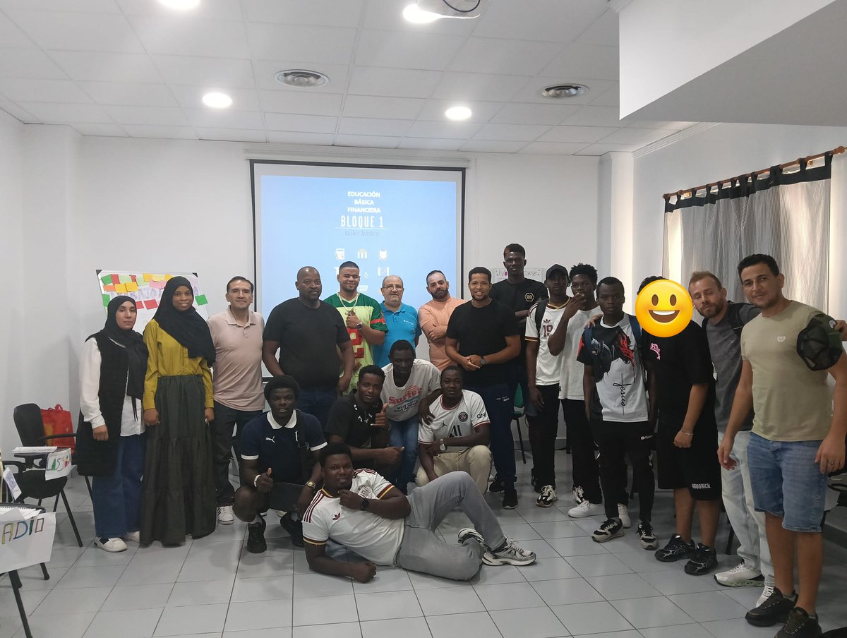 aNOESSO's tweet photo. 🔐 El alumnado de Personal de Almacén del Punto de Formación Incorpora de NOESSO ha participado en un taller sobre seguridad financiera en internet impartido por voluntariado de @FundlaCaixa 

Aprendemos a prevenir fraudes y proteger nuestros datos.

@AndIncorpora https://t.co/cQk8DW0WpH