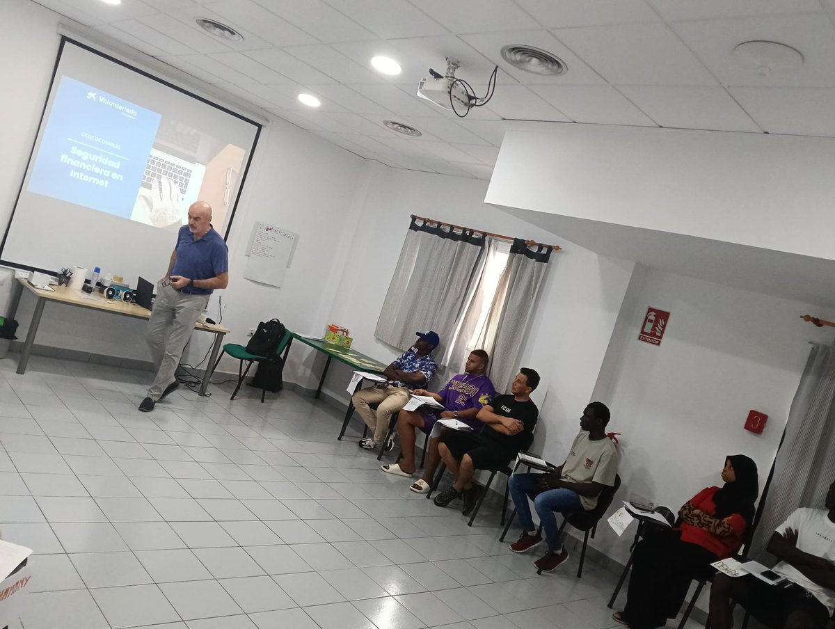 aNOESSO's tweet photo. 🔐 El alumnado de Personal de Almacén del Punto de Formación Incorpora de NOESSO ha participado en un taller sobre seguridad financiera en internet impartido por voluntariado de @FundlaCaixa 

Aprendemos a prevenir fraudes y proteger nuestros datos.

@AndIncorpora https://t.co/cQk8DW0WpH