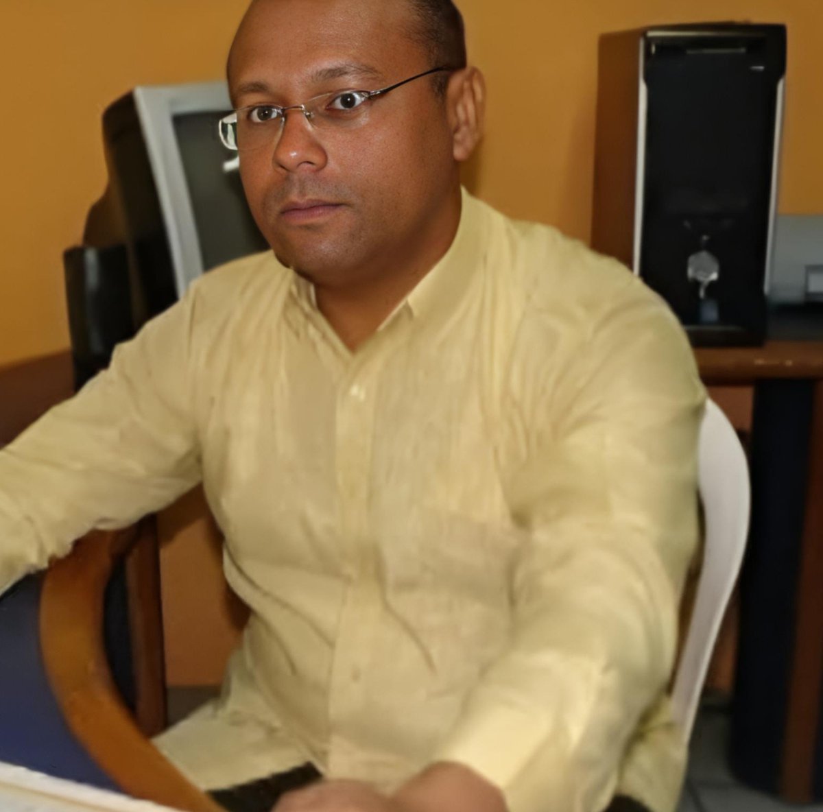 nelsonpvzla2's tweet photo. Él es Juan José Gámez Maza, detenido arbitrariamente por la dictadura desde 2019 e involucrado en la Operación Aurora. Se encuentra recluido en Yare II.

Ha sido víctima de torturas y tratos crueles que le han causado un grave deterioro de su salud, entre ello la pérdida de la visión en un ojo. A esto se suma la constante violación a su debido proceso mediante un juicio ilegal e injusto, lleno de vicios de nulidad.

¡Exigimos su LIBERTAD PLENA E INMEDIATA, el respeto a su derecho a la salud y el cese definitivo de la violación de sus derechos humanos! #QueSeanTodos