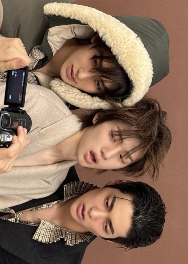 jjucider's tweet photo. the holy trinity https://t.co/GfYBlSBJTH