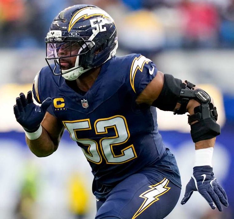 esidery's tweet photo. Khalil Mack is a likely trade candidate from the Chargers after their 0-4 start, per @AdamSchefter.

Mack, who’s on an $18 million expiring contract, has three sacks in four games. https://t.co/iDbru5w6JW