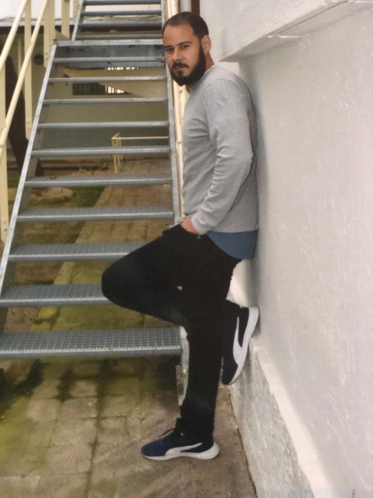 PabloHasel's tweet photo. A AQUESTES ALÇADES DEMANA VISITAR-ME?

"Cal tenir molt poca vergonya —i no em sorprèn coneixent el seu recorregut polític— per sol·licitar veure’m a la presó a hores d’ara."

Resposta de Pablo Hasél al president del Parlament, @joseprull.

https://t.co/WEqATlueKq https://t.co/Ck60yvrbYB