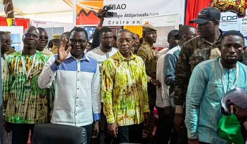 Burkinainfovyk3's tweet photo. BURKINA FASO 🇧🇫 | ACTUALITÉ

Le Président du Faso, le Capitaine Ibrahim Traoré, appelle les Burkinabè à briser trois verrous : la faible production, le manque de transformation et la dépendance aux produits importés.

👉 « Produire burkinabè, consommer burkinabè » devient un acte https://t.co/lljHuQnQ4l