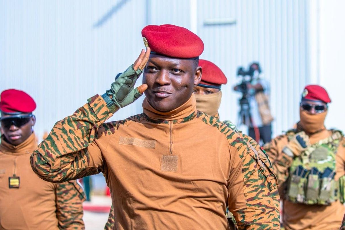 Burkinainfovyk3's tweet photo. BURKINA FASO 🇧🇫 | ACTUALITÉ

Le Président du Faso, le Capitaine Ibrahim Traoré, appelle les Burkinabè à briser trois verrous : la faible production, le manque de transformation et la dépendance aux produits importés.

👉 « Produire burkinabè, consommer burkinabè » devient un acte https://t.co/lljHuQnQ4l