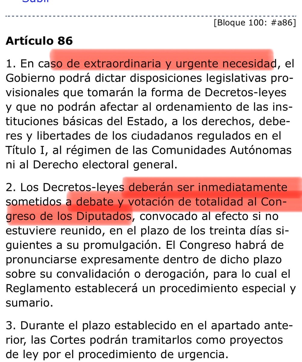 ladycrocs's tweet photo. Esto es lo que prevé la Constitución: el Gobierno puede dictar disposiciones legislativas, pero es preciso que exista una extraordinaria y urgente necesidad.

Como la potestad legislativa la tiene el legislativo y no el ejecutivo, la Constitución prevé que dichas disposiciones deban someterse inmediatamente a la votación del Congreso. 

Eso lo hizo el gobierno la semana pasada y el Congreso dijo que no aprobaba los Decretos-leyes.

Cuando no hay Congreso (por haberse disuelto) la función prevista para la aprobación de dichos Decretos-leyes es de la Comisión Permanente.

Es jurídicamente discutible que la semana pasada hubiera extraordinaria y urgente necesidad para que el Gobierno aprobara las disposiciones legislativas provisionales relativas a vivienda.

Que esas mismas disposiciones se aprueben ahora para someterlas a la Diputación Permanente tiene un nombre jurídico: el fraude de ley.

Por cierto, no pueden afectar al Derecho Electoral General. 

(Nota para los que me van a contestar "porque la ley" y para los de "los jueces haciendo política": la infracción de las normas también está en "porque la ley"; los jueces somos ciudadanos con libertad de expresión y capacidad de análisis de la realidad que nos rodea).

Quicir, voy a seguir opinando y escribiendo hasta que la ley me lo prohíba, a quien no le guste que me bloquee, silencie o ignore. Yo ya bloqueo al que carece de educación y capacidad para debatir sin faltar al respeto.