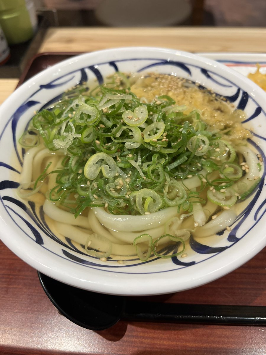 Tomocyan13's tweet photo. 天ぷら無料始まりました〜👍

 #はなまるうどん
 #天ぷら無料
 #焼き芋天ぷら https://t.co/7Q8YoOWZ5E