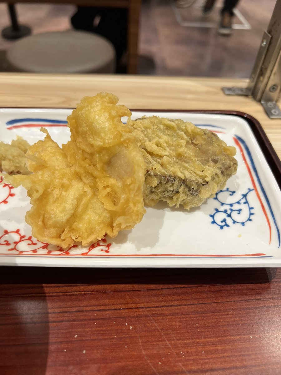 Tomocyan13's tweet photo. 天ぷら無料始まりました〜👍

 #はなまるうどん
 #天ぷら無料
 #焼き芋天ぷら https://t.co/7Q8YoOWZ5E