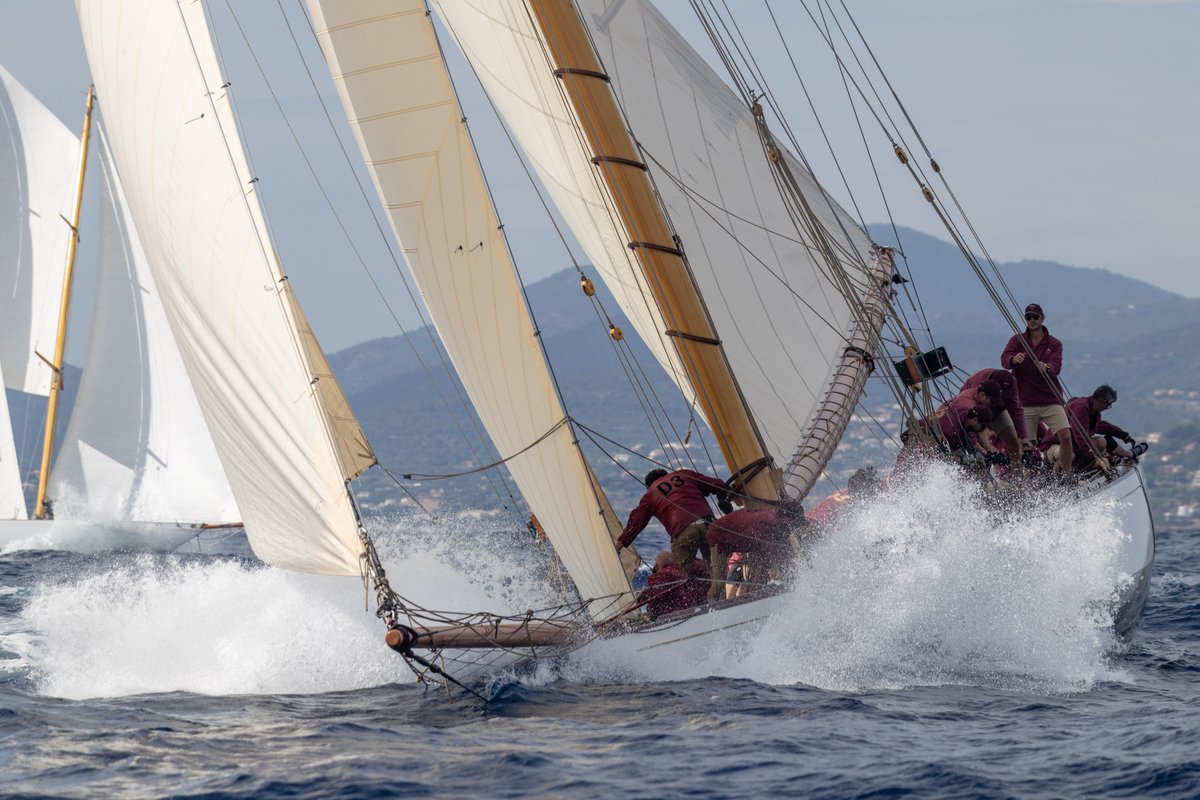 yachtclubmonaco's tweet photo. 🏆 10 bateaux de membres du #YachtClubMonaco engagés chez les Classiques des @VoilesSTOrg , 6 podiums et 3 victoires : Tuiga (Grand Tradition), Elena of London (Big Boat) et Lak II (Époque Marconi B).

🔗https://t.co/PCtRjQKwGu

#LesVoilesdeSaintTropez #ClassicYachts #Sailing https://t.co/yhmORJt2fR