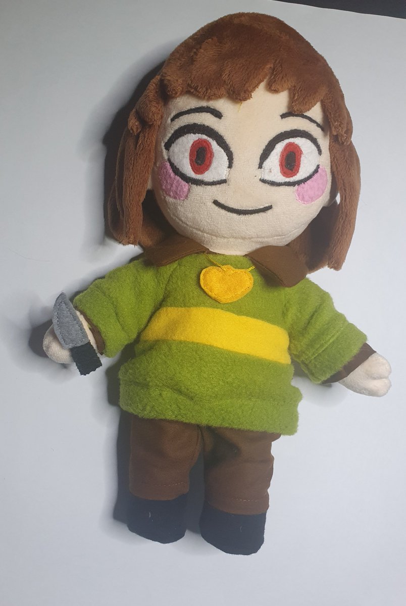 PixieStitches_'s tweet photo. I can't believe I haven't done a classic Chara doll before, really happy with how they turned out. The knife magnetises to both hands
#VgenCommㅤ #VGenOpen #Undertale #custom #sewn #plush #doll https://t.co/WTT4uUcAYS