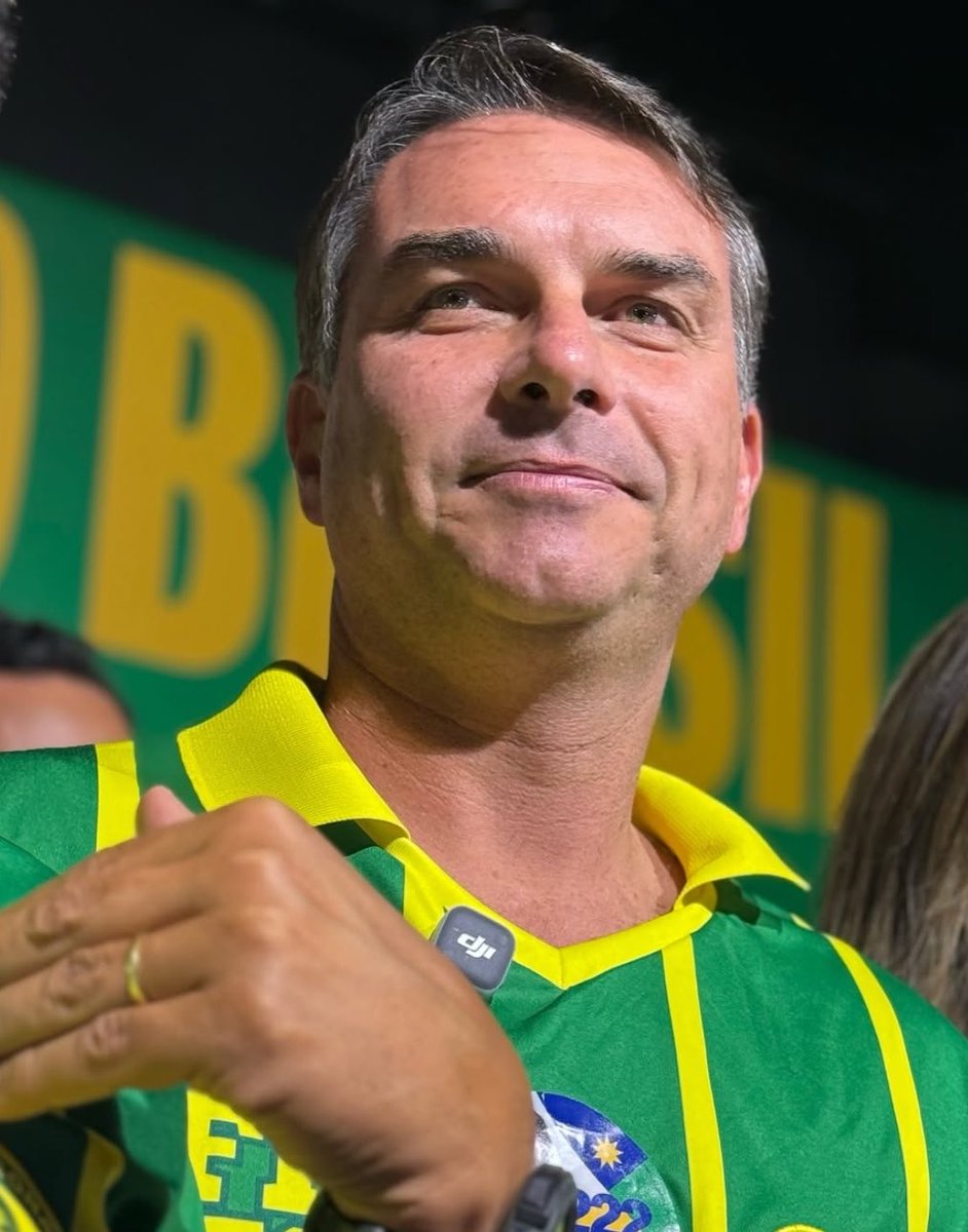 PortalBabados's tweet photo. 🚨Liz Macedo sobre a vitória de Flávio Bolsonaro “Um povo que não conhece a sua história está fadado a repeti-la, só não votam em Hitl*r pq ele está morto, estudem e estudem” https://t.co/dxAC4UlalX