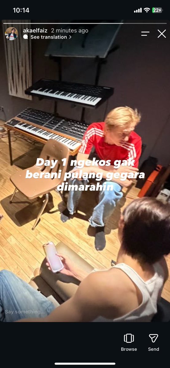 sourtonumb's tweet photo. Jjyutin (potentially long) au,

Matthew atau Mamat (ed) baru pindahan kos, kamar sebelah ada Janu (jju) yang keganggu sama suara Mamat nyanyi sampai tengah malem. Ditegur sampai si bule depok itu gak berani balik ke kosnya. https://t.co/AuI9FJbJxF