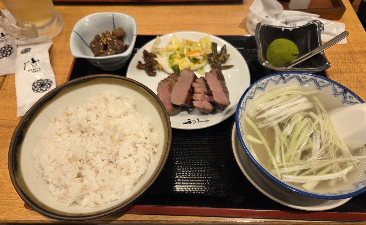 megutan2361's tweet photo. 仙台で利久の牛タン食べた！
めっちゃ美味しかったー https://t.co/zuNEhkpoPK