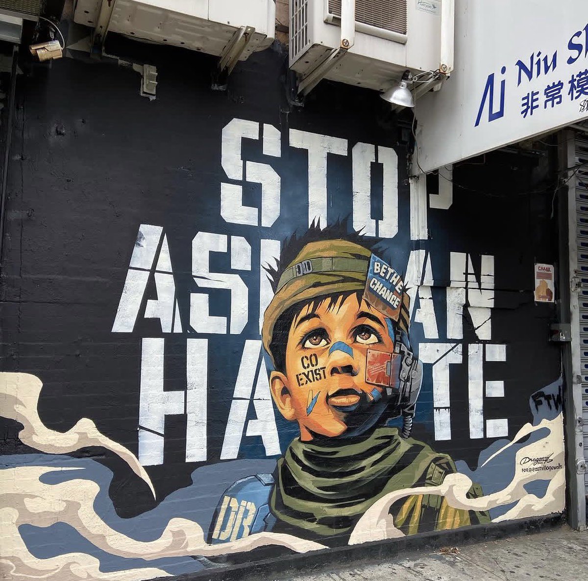 castlerequiem's tweet photo. literally, im glad i took a photo of this mural in 2021 bc people seem to have forgotten that this happened, and it wasn't even that long ago...my mom and i couldn't even go out to get groceries without getting side-eyed https://t.co/aP6jBh01K4