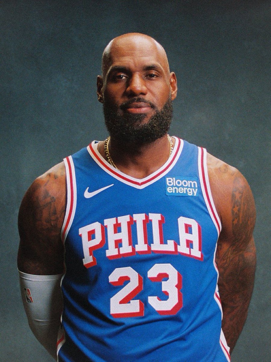 Fullcourtpass's tweet photo. LeBron James suffers from chronic arthritis in his left foot and sciatica in his lower back, per @mcten

(https://t.co/2z4zNGFQKM) https://t.co/PpX1dbr4JG
