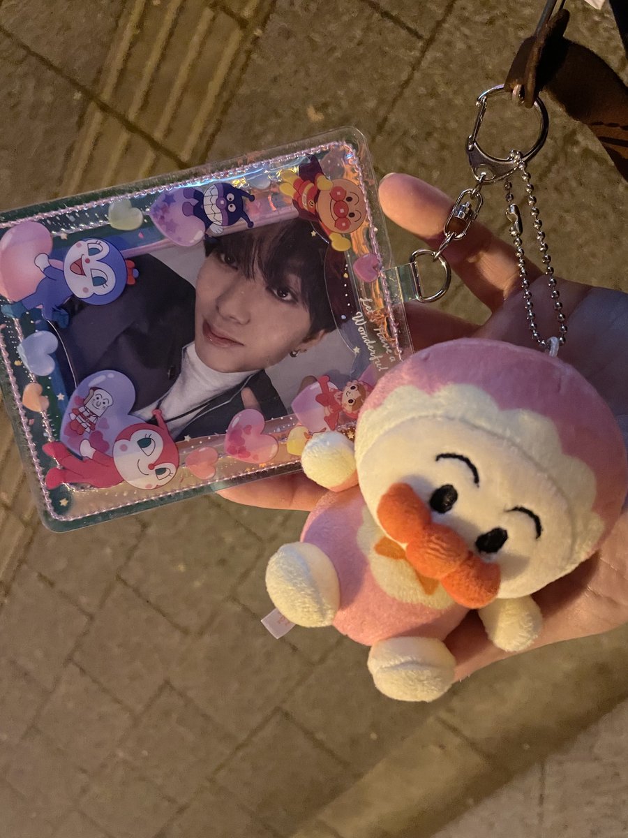 comono_nari_2's tweet photo. 楓真くんこれ可愛いってさ〜😭😭
アンパンマンの推しも聞けたよ😭😭
(私はアンパンマン観て泣く大人です) https://t.co/RTU02CccWw
