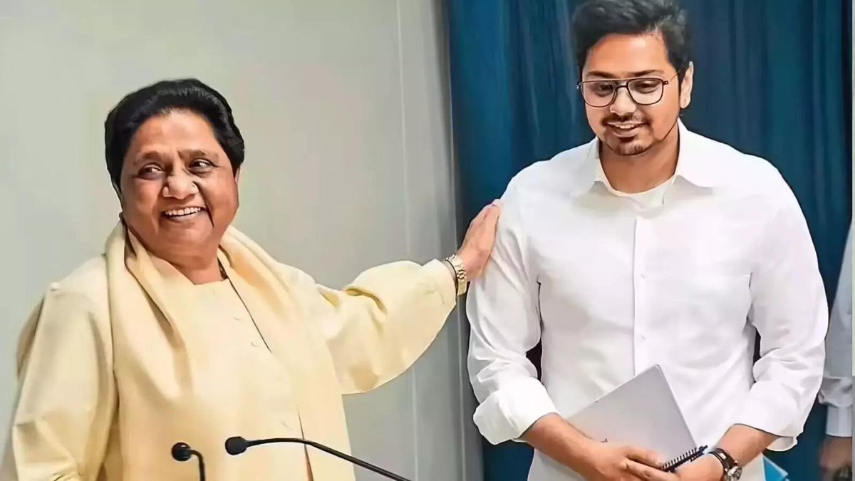 Sa__mta's tweet photo. बहुजन समाज पार्टी की राष्ट्रीय अध्यक्ष एवं उत्तर प्रदेश की पूर्व मुख्यमंत्री आदरणीय बहन कुमारी मायावती जी के निर्देशानुसार श्री आकाश आनंद @AnandAkash_BSP जी को पुनः बी.एस.पी. का राष्ट्रीय संयोजक (नेशनल कन्वेनर) बनाए जाने पर उन्हें बहुत-बहुत बधाई एवं हार्दिक शुभकामनाएँ। 💐🐘💙

बहुत-बहुत बधाई एवं हार्दिक शुभकामनाएँ! 🎉💐

वैसे तो श्री आकाश आनन्द का व्यक्तित्व पार्टी में काफी हद तक ठीक ही रहा है, लेकिन इनको लेकर पिछले दिनों कुछ ऐसे कारण भी रहें हैं जिसकी वजह से पार्टी संगठन में कई बार कुछ ज़रूरी परिवर्तन भी करने पड़े हैं और फिर अन्ततः श्री आकाश आनन्द के ससुर श्री अशोक सिद्धार्थ को राजनीति से संन्यास लेने के लिए मजबूर भी होना पड़ा है।

जिसके बाद से श्री आकाश आनन्द के व्यक्तित्व व कार्यशैली आदि में काफी कुछ बदलाव भी लोग देख रहे हैं, जिसका ख़ास प्रमाण पार्टी में वापिसी हेतु अभी हाल ही में सोशल मीडिया ’एक्स’ पर किया गया उनका एक पोस्ट भी है, जिसकी काफी चर्चा भी है।

इसको लेकर पार्टी के अधिकांशः लोगों का यही कहना है कि श्री आकाश आनन्द के अनुरोध को स्वीकार करते हुये उनकी पूर्व की दी गई ज़िम्मेवारियों के साथ इनको पार्टी में पुनः कार्य करने का मौक़ा दिया जाये, जिसके लिए इनके पिता के साथ-साथ इनके छोटे भाई श्री ईशान आनन्द ने भी अपनी सहमति जताई है। वास्तव में श्री ईशान आनन्द ने तो अपनी मिशनरी भावना प्रदर्शित करते हुये यह भी कहा है कि वे बिना किसी पद के ही पार्टी में मा. बहनजी के दिशा-निर्देशन में जो भी उनको कार्य सौंपे जायेंगे तो उसे वे अपनी पूरी ईमानदारी व निष्ठा से ज़रूर निभायेंगे।

ऐसे में अब पार्टी काफी सोच-विचार करने के बाद पार्टी व मूवमेन्ट के हित में श्री आकाश आनन्द को पुनः बी.एस.पी. का राष्ट्रीय संयोजक (नेशनल कन्वेनर) बनाकर इनको फिर से पार्टी में कार्य करने का मौक़ा दे रही है। उम्मीद है कि श्री अशोक सिद्धार्थ द्वारा राजनीति सेे संन्यास लेने के बाद से अब पार्टी में सब कुछ ठीक व सुचारू ढंग से चलेगा और पार्टी संगठन में भी बार-बार परिवर्तन नहीं करना पड़ेगा, हालाँकि यह काफी कुछ श्री आकाश आनन्द के ऊपर भी निर्भर करेगा।

इन्ही कुछ ज़रूरी बातों के साथ ही अब मैं पार्टी व मूवमेन्ट के हित में आज लिये गये इस फैसले के साथ ही श्री आकाश आनन्द के राजनैतिक उज्जवल भविष्य की कामना के साथ ही इनको (श्री आकाश आनन्द) व इनके छोटे भाई श्री ईशान आनन्द को तथा इनके पिता श्री आनन्द कुमार को भी अपना बहुत-बहुत प्यार व आशीर्वाद देती हूँ। इतना ही नहीं बल्कि पिछले दिनों हर परिस्थिति में मेरा साथ निभाने के लिए ख़ासकर ’बहुजन समाज’ के सभी लोगों का व अपने सभी शुभचिन्तकों आदि का भी मैं पूरे तहेदिल से व सम्मान के साथ उनका आभार भी प्रकट करती हूँ।

आदरणीय बहन कुमारी @Mayawati जी 

जय भीम 💙 जय बसपा 🐘 जय संविधान 🇮🇳
