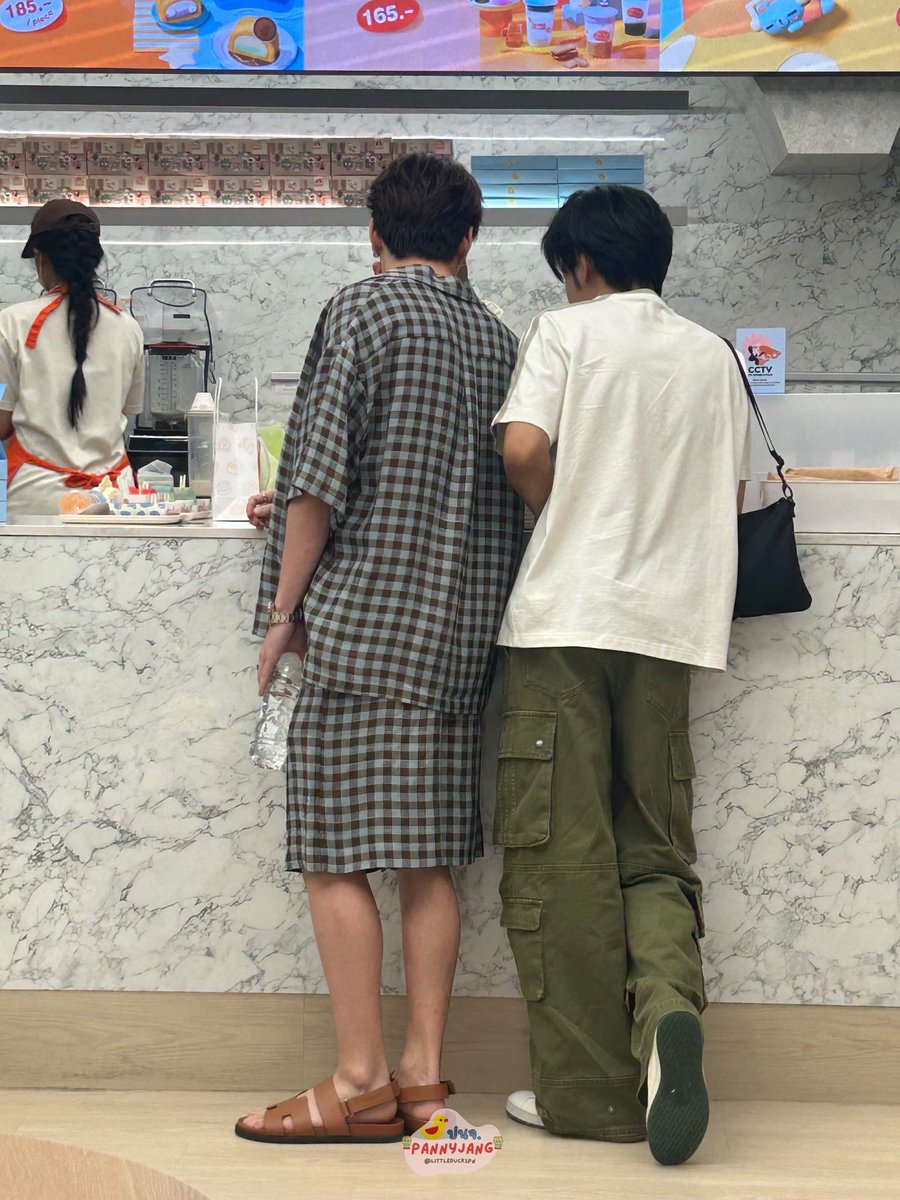 LittleDuckSpn's tweet photo. หลานรหัสไปคาเฟ่ เอารูปมาฝาก กี๊ดดดดด #คริสสิงโต https://t.co/zY8s5ringE