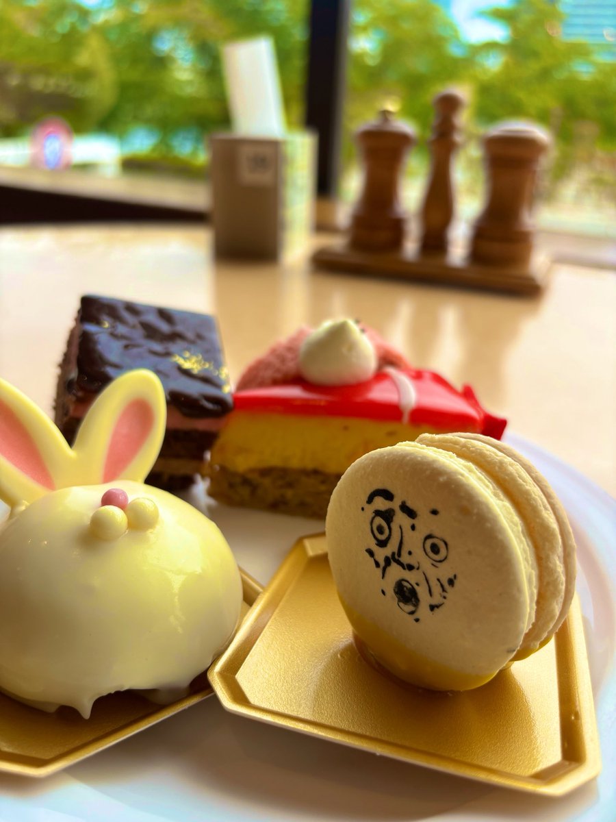 amerui_minaduki's tweet photo. お姉とホテルオークラ新潟のアリスのハロウィンパーティースイーツ&amp;ランチビュッフェ行ってきた☺️どれも美味しくたくさんおかわりしました☺️スイーツは私には、甘すぎておかわり無理でした…でも美味しかった☺️ https://t.co/1oodvYQeog