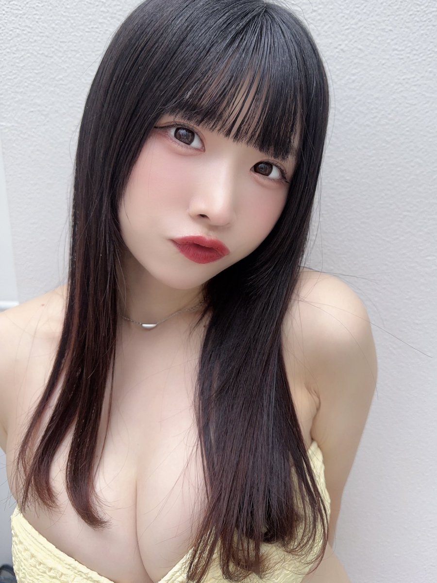 yuka_kawsm's tweet photo. もう秋ですが水着でも載せときます https://t.co/HwbUovJFCH