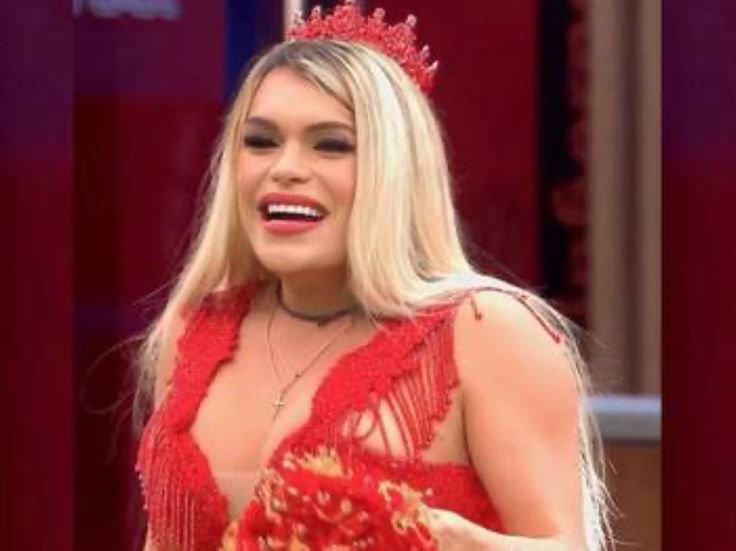 KosXxSa_'s tweet photo. Karina Torres se une a Wendy Guevara y hacen historia como las únicas mujeres trans mexicanas en ganar un reality show. "La casa de los famosos" https://t.co/KFOvaJfvf9