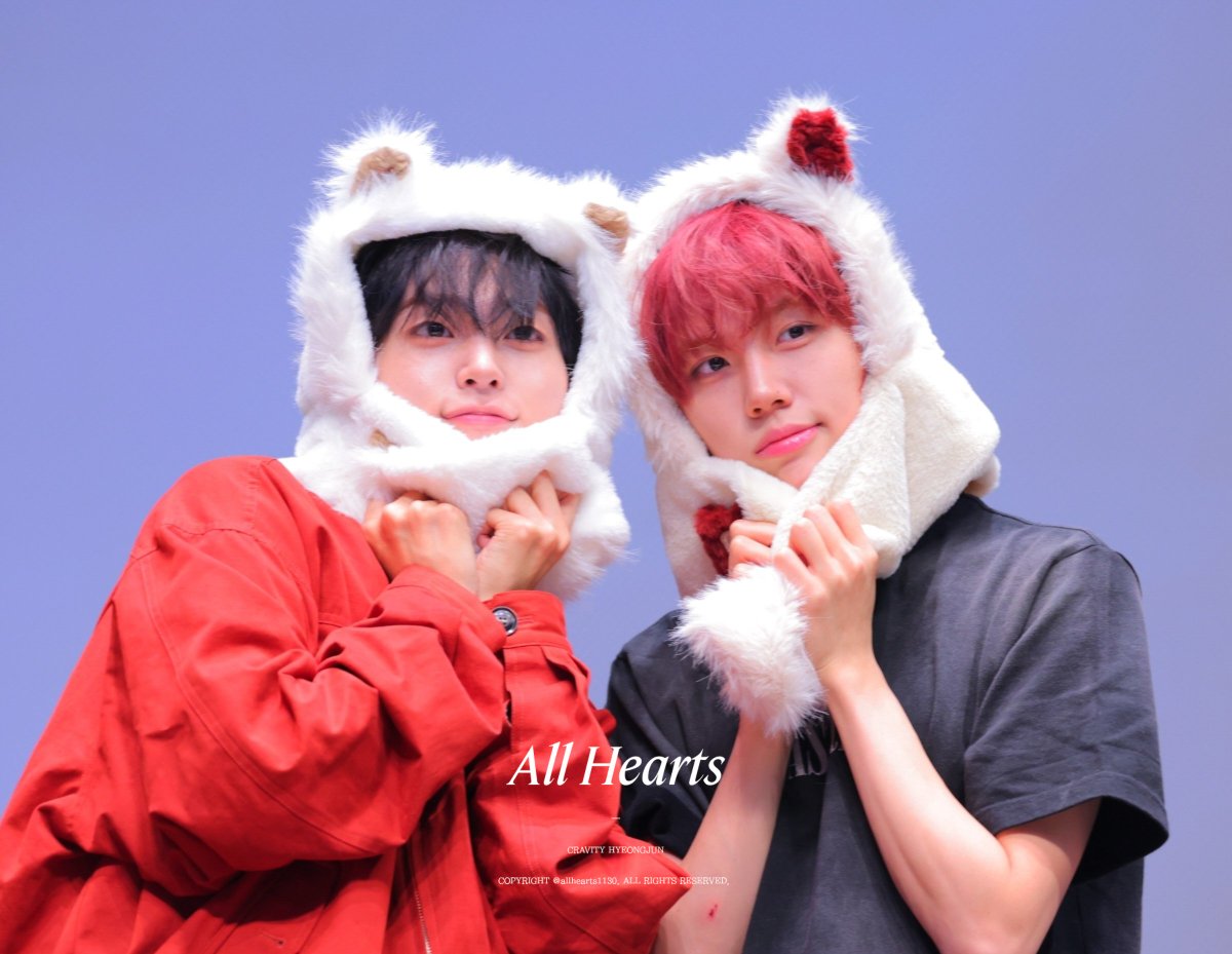 allhearts1130's tweet photo. 261005 애플뮤직 팬사인회
베개즈 제발나야 #형준 #HYEONGJUN #베개즈 #크래비티 #CRAVITY https://t.co/8r58fjnUti