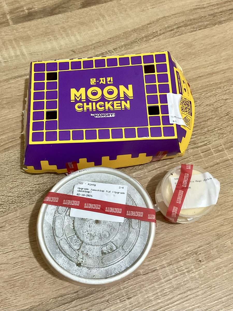 byutamee's tweet photo. In this economy, nemu ayam korea yang enak, pedes, bikin nagih sih bakal repeat order terus!! Luvvv moon chicken🥺🫰🏻 https://t.co/tpd5AFdDzi